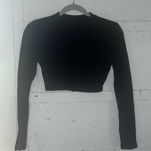 Black long sleeve crop top